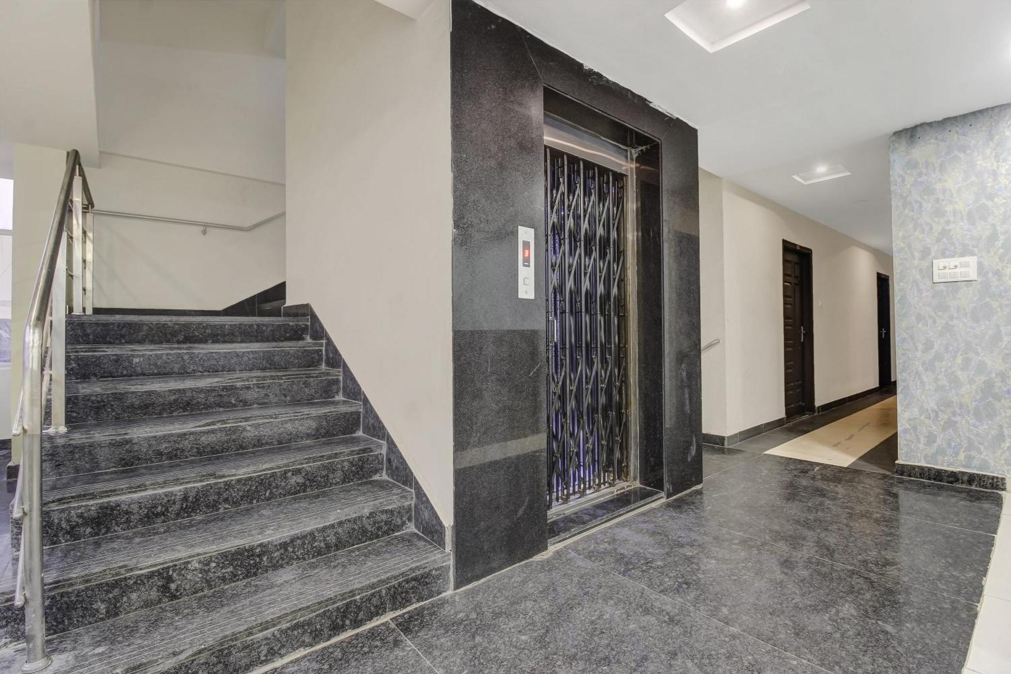 Collection O Galaxy Suites Hyderabad Eksteriør bilde